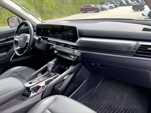 Used 2025 Kia Telluride LX FWD image 13
