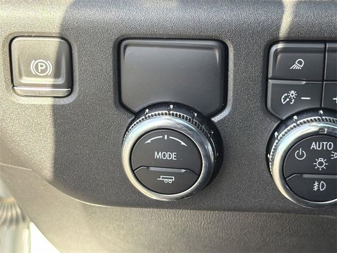 Used 2024 GMC Sierra 1500 SLT image 17