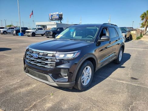 New 2026 Ford Explorer Active image 3