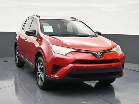 Used 2017 Toyota RAV4 LE image 7