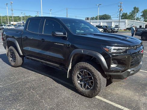Used 2025 Chevrolet Colorado ZR2 w/ Technology Package AWD/4WD image 3