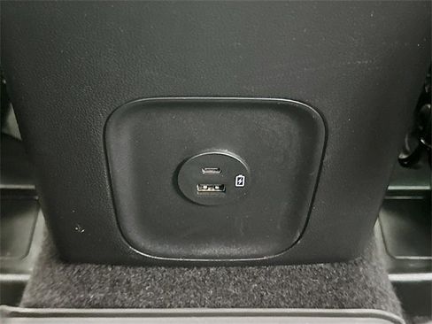 Used 2022 Ford Escape SE w/ SE Sport Appearance Package image 10