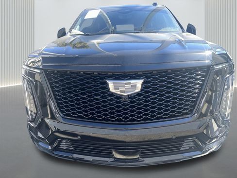 Used 2025 Cadillac Escalade Sport Platinum image 2