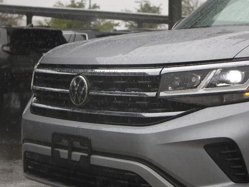 Used 2022 Volkswagen Atlas Cross Sport SEL image 3