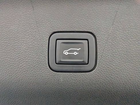 Used 2022 Cadillac Escalade ESV Sport RWD image 32