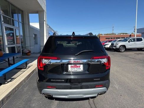 Used 2023 GMC Acadia SLE w/ Driver Convenience Package image 4