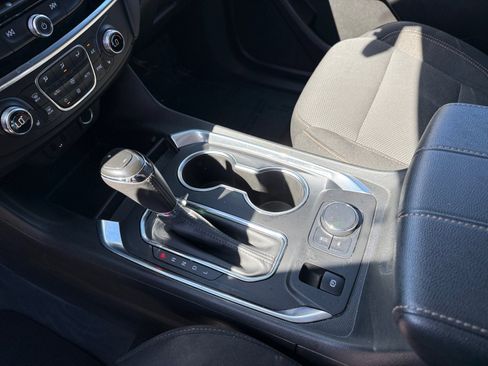 Used 2020 Chevrolet Traverse LT w/ Driver Confidence II Package image 13