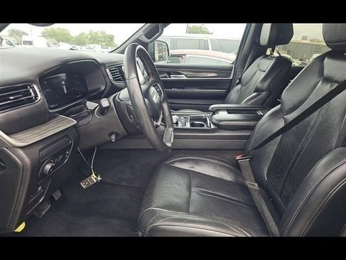 Used 2022 Jeep Wagoneer Series III AWD/4WD image 4