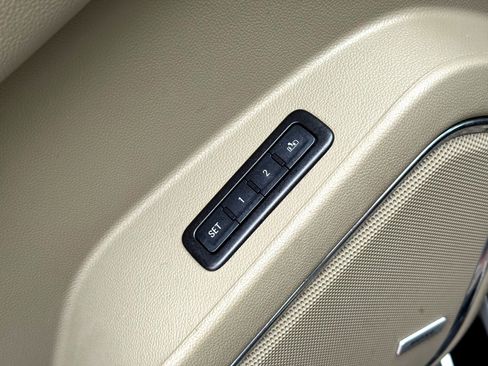 Used 2016 Chevrolet Suburban LT image 17