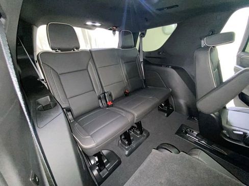 Used 2023 GMC Yukon SLT w/ SLT Luxury Package AWD/4WD image 11