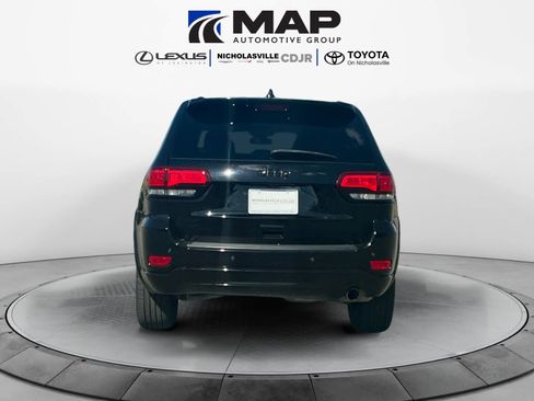 Used 2021 Jeep Grand Cherokee Laredo X AWD/4WD image 4