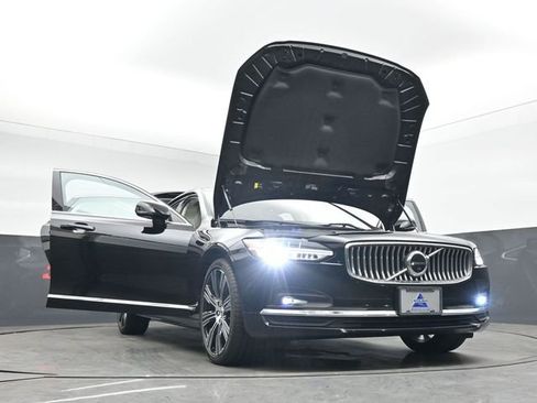 Used 2023 Volvo S90 B6 Plus image 55