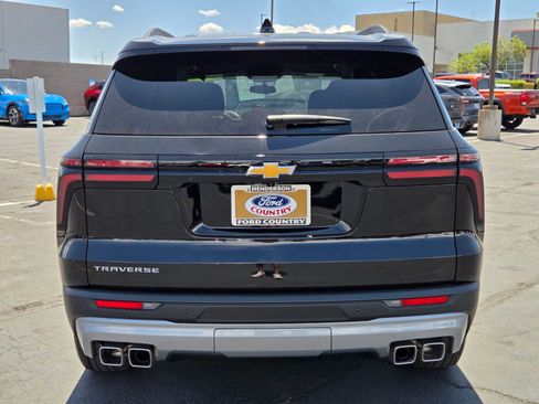 Used 2025 Chevrolet Traverse LT FWD image 5