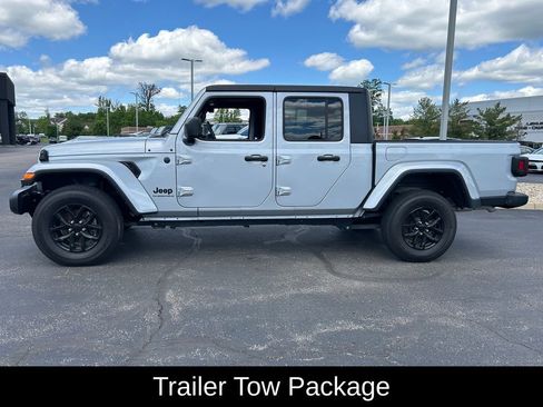 Certified 2023 Jeep Gladiator Sport AWD/4WD image 5