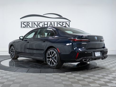 Used 2025 BMW 760i xDrive w/ Executive Package image 7