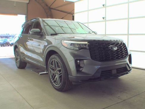 Used 2025 Ford Explorer ST-Line w/ ST-Line Street Pack image 20