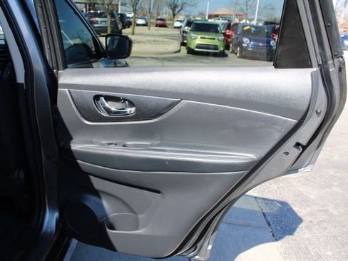 Used 2019 Nissan Rogue SV image 23