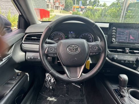 Used 2021 Toyota Camry SE w/ Cold Weather Package FWD image 12