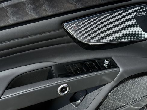 Certified 2025 Maserati Grecale Modena image 13