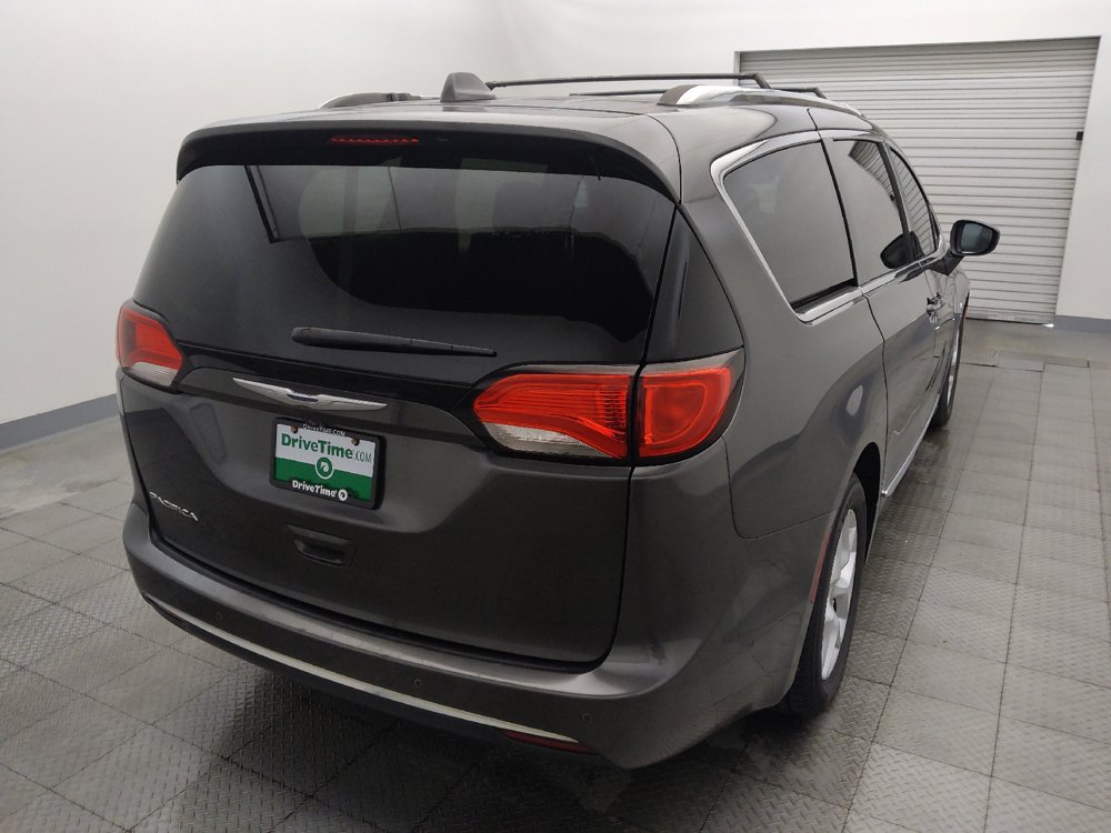 Used 2017 Chrysler Pacifica Touring-L Plus w/ Advanced Safetytec Group FWD image 7