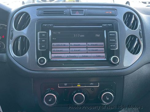 Used 2012 Volkswagen Tiguan SE image 20