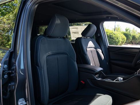New 2025 Jeep Grand Cherokee L Laredo w/ Luxury Tech Group I RWD image 23