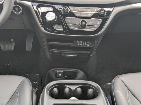 New 2025 Chrysler Voyager LX image 16