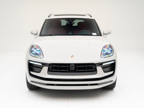 Certified 2026 Porsche Macan AWD/4WD image 6