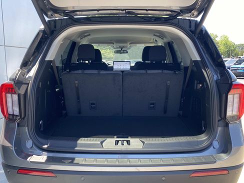 New 2026 Ford Explorer Active RWD image 7