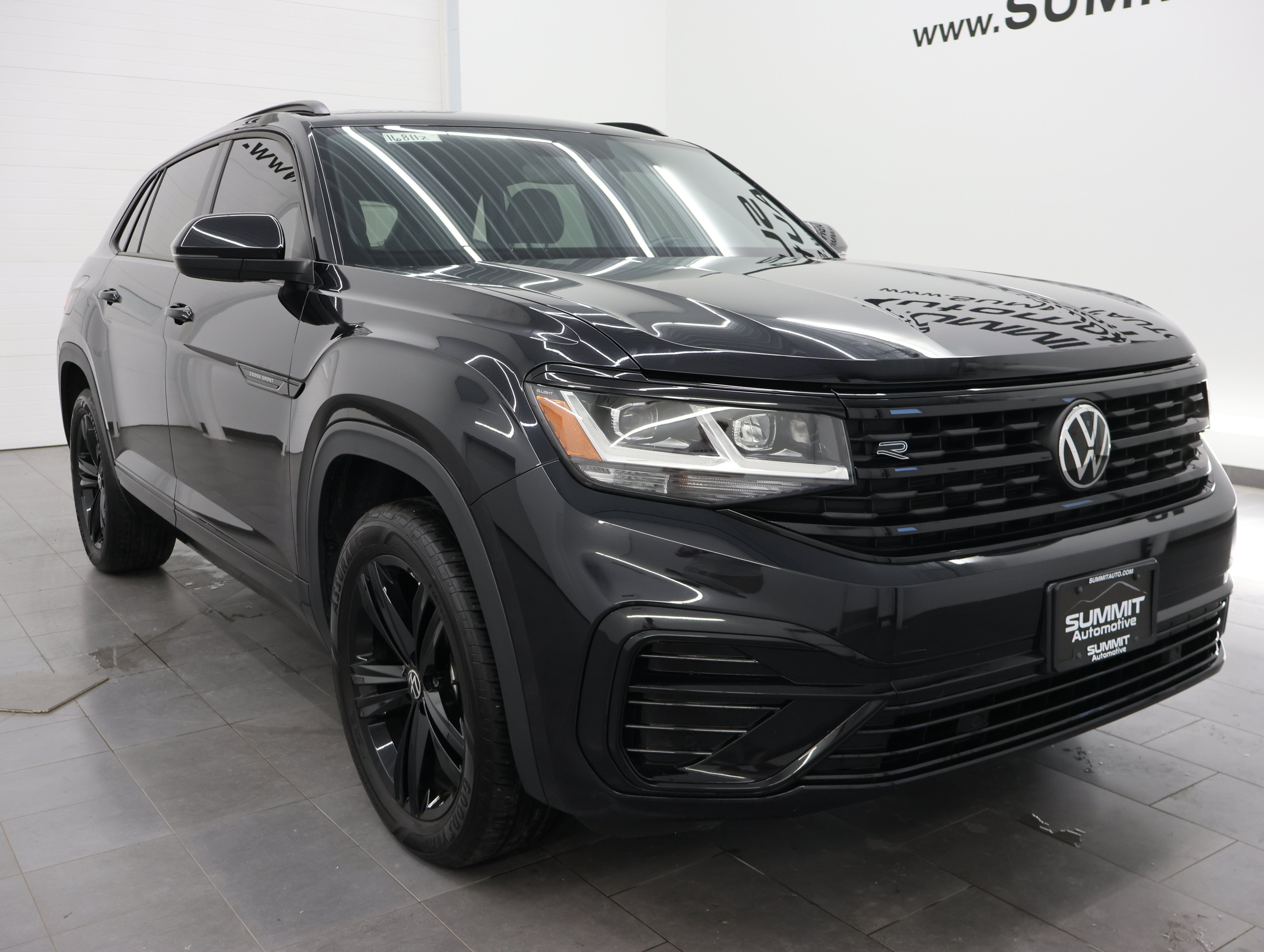 Used 2023 Volkswagen Atlas Cross Sport SEL R-Line AWD/4WD image 2