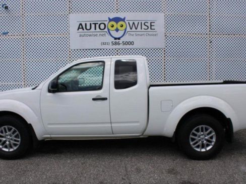 Used 2018 Nissan Frontier SV image 4