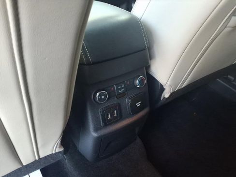 Used 2017 Ford Explorer Platinum image 11