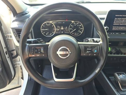 Used 2024 Nissan Rogue SV AWD/4WD image 18