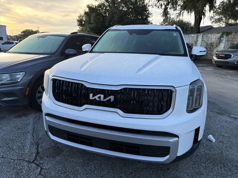Used 2024 Kia Telluride EX w/ EX Captain's Chair Package FWD image 6