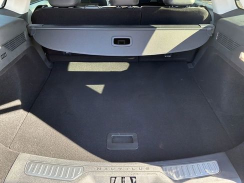 Used 2025 Lincoln Nautilus Reserve image 23