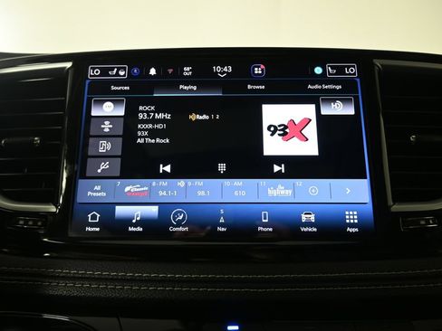 Used 2023 Chrysler Pacifica Limited FWD image 29