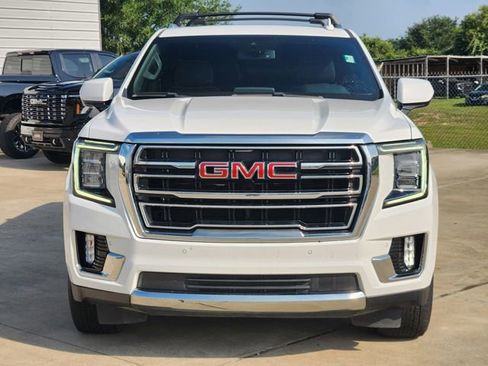 Used 2023 GMC Yukon XL SLT AWD/4WD image 2