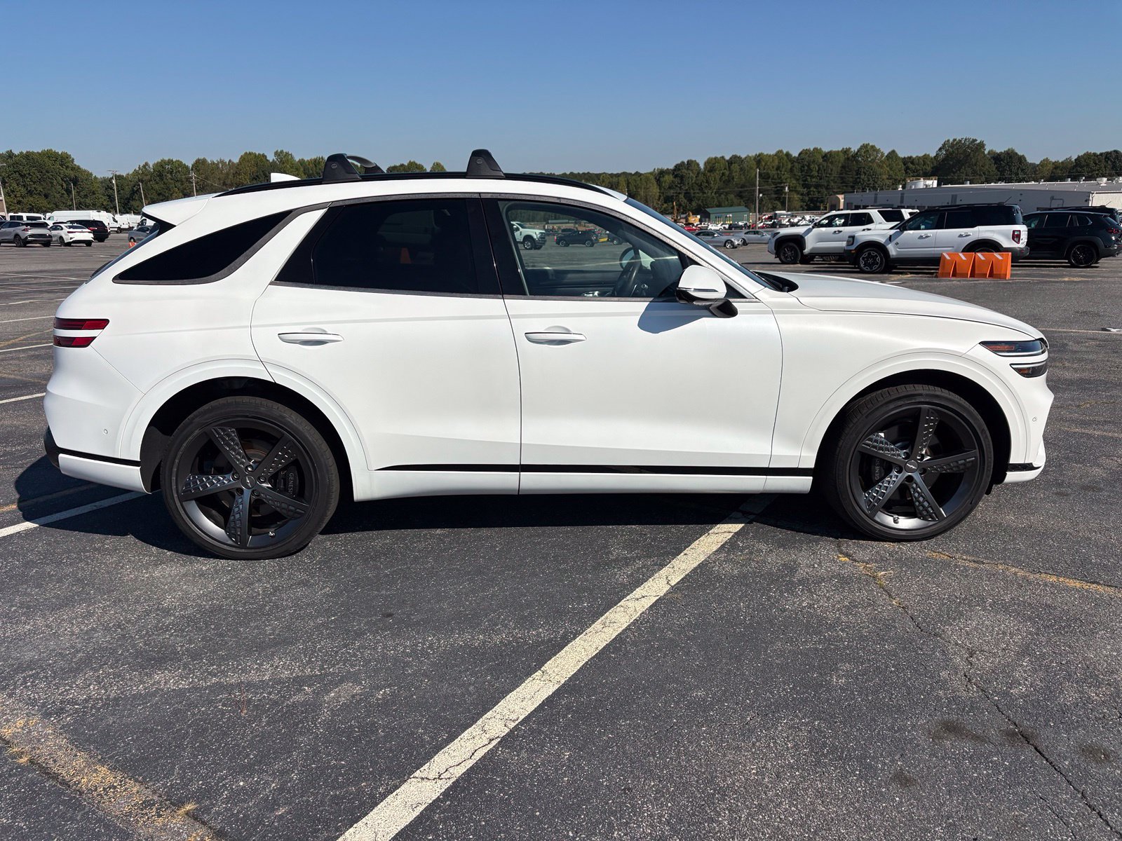 Used 2023 Genesis GV70 2.5T w/ Sport Prestige Package AWD/4WD image 3