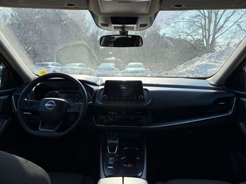 Used 2025 Nissan Rogue SV image 35