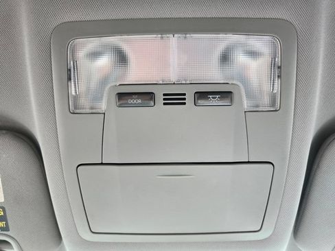 Used 2015 Toyota Highlander Plus FWD image 23