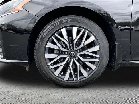 Used 2024 Nissan Altima 2.5 SV image 23