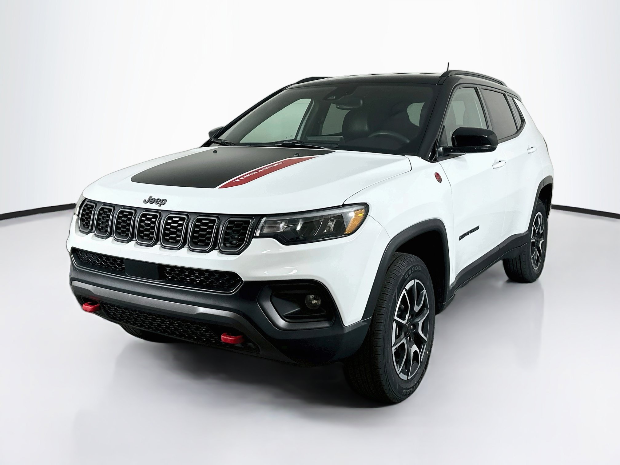 Used 2025 Jeep Compass Trailhawk AWD/4WD image 3