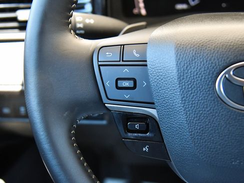 Used 2025 Toyota Camry SE FWD image 34