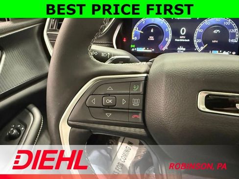 New 2025 Jeep Grand Cherokee Altitude image 24