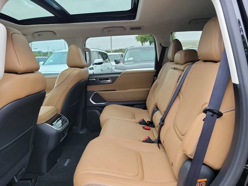 New 2026 INFINITI QX80 Luxe image 9