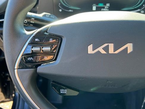Used 2024 Kia Niro LX image 23
