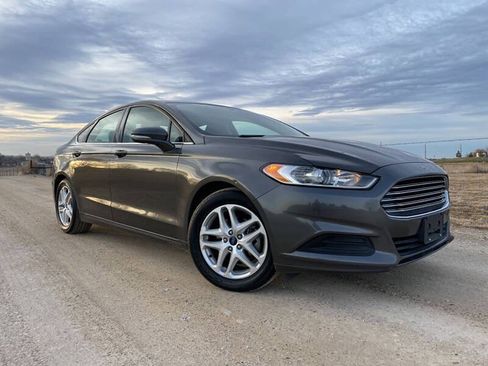 Used 2015 Ford Fusion SE FWD image 1