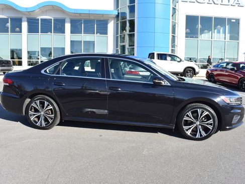 Used 2021 Volkswagen Passat 2.0T SE image 10