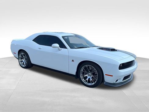 Used 2019 Dodge Challenger R/T Scat Pack w/ Shaker Package RWD image 7