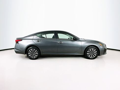 Used 2025 Nissan Altima 2.5 SV image 10